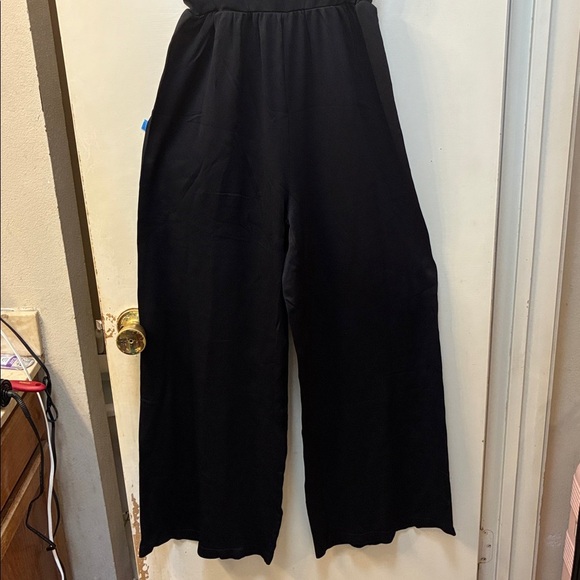 New OQQ ribbed Black Short Sleeved Wide Leg Jumpsuit.  medium - Picture 4 of 4